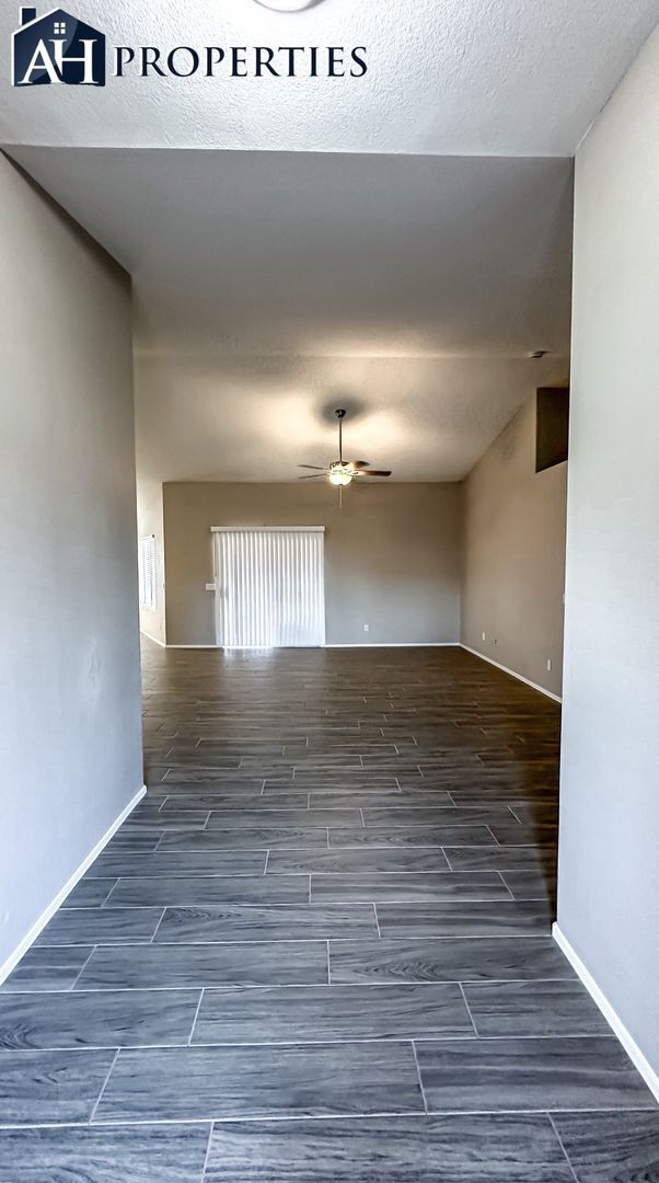 Building Photo - Updated Beauty in Desert Harbor