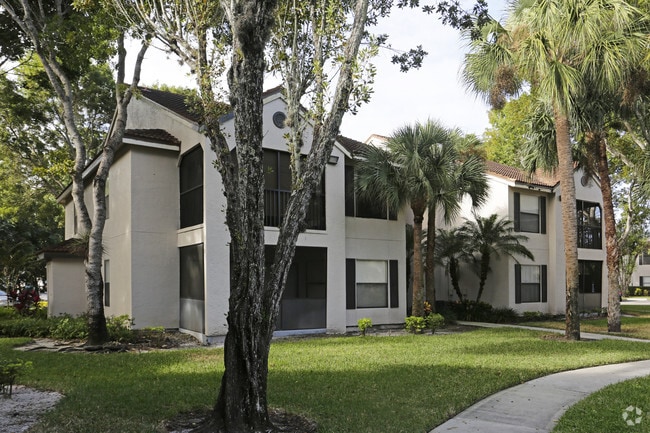 Building Photo - Oasis at Naples