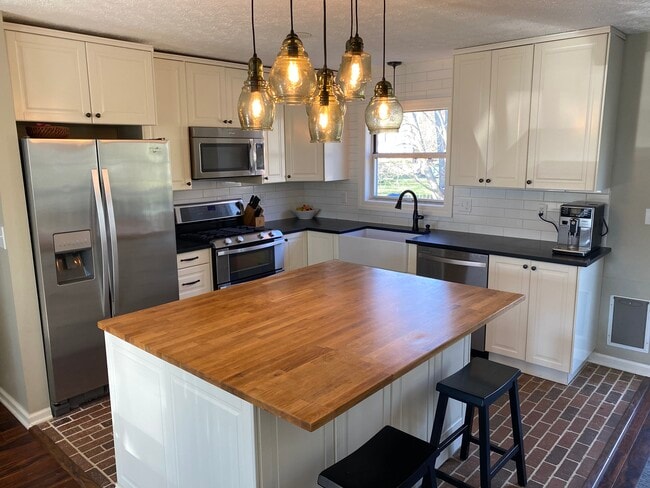 Building Photo - 3150 Strathburn Ct