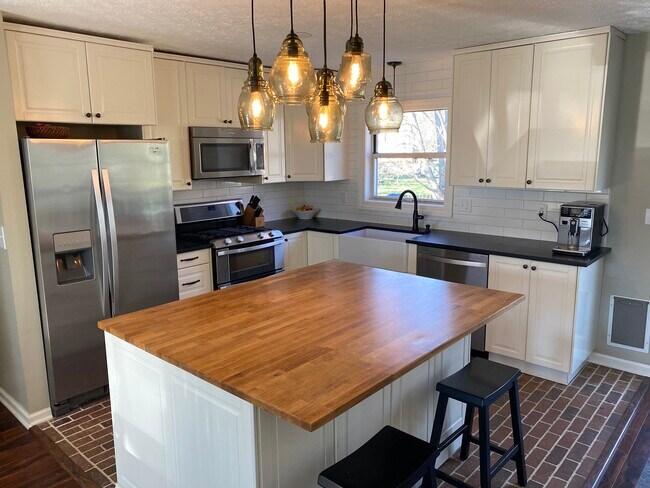 Foto del edificio - 3150 Strathburn Ct