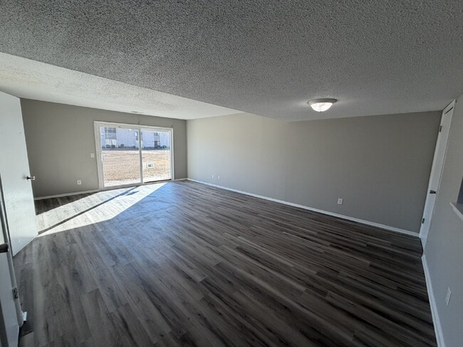 Building Photo - Apartment for Rent