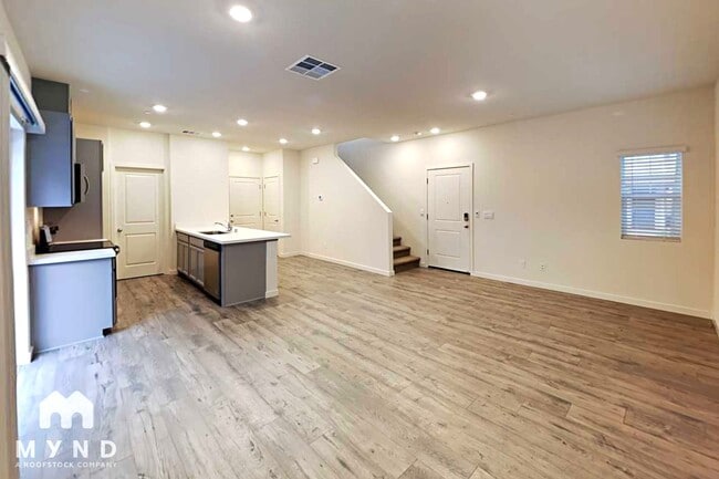 Building Photo - 3049 Pruett Dr