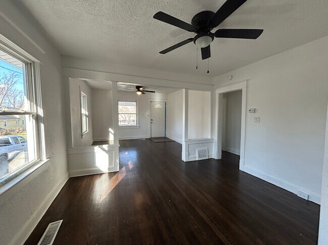 Foto del edificio - 203 S Hardy Ave