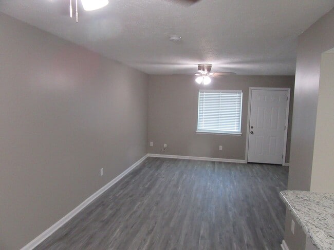 Building Photo - 2912 Sequoia Ave