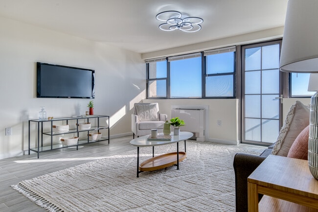 Photo - 123 S Munn Ave Apartments