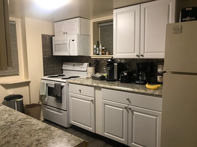 Foto del edificio - 910 S State St