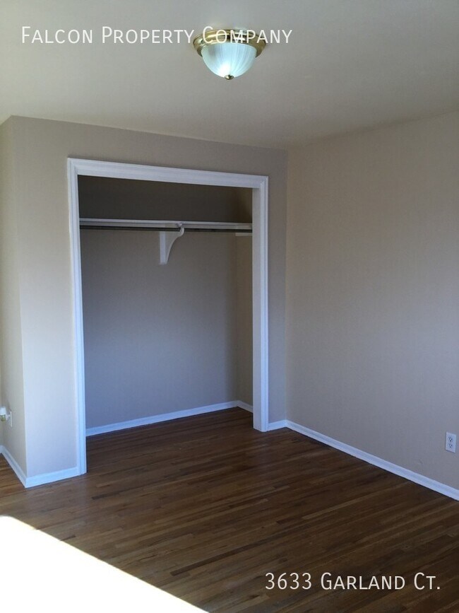 Building Photo - Great Centrally Located Single Family Home...