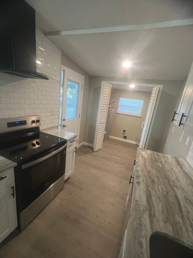 Building Photo - 7205 Eudine Dr S