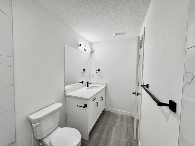 Building Photo - 10545 126 St NW