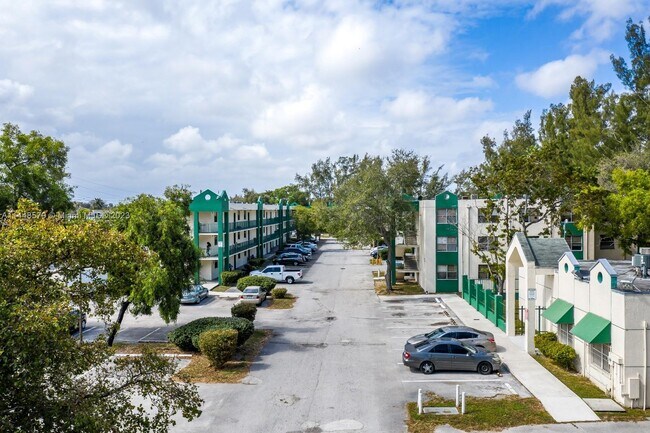 Building Photo - 1225 NW 103rd Ln