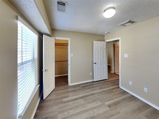 Foto del edificio - 13118 Peppergate Ln