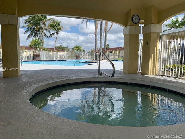 Building Photo - 12870 Vista Isles Dr