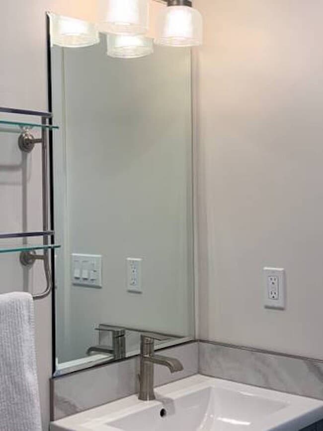 Building Photo - 935 Darien Way