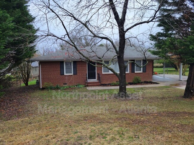 Building Photo - 2690 Lake Harbin Rd