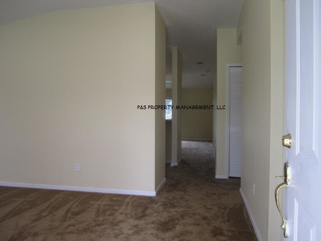 Building Photo - 7493 International Village Dr