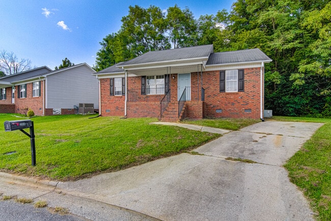 Building Photo - 1904 Blair Khazan Dr