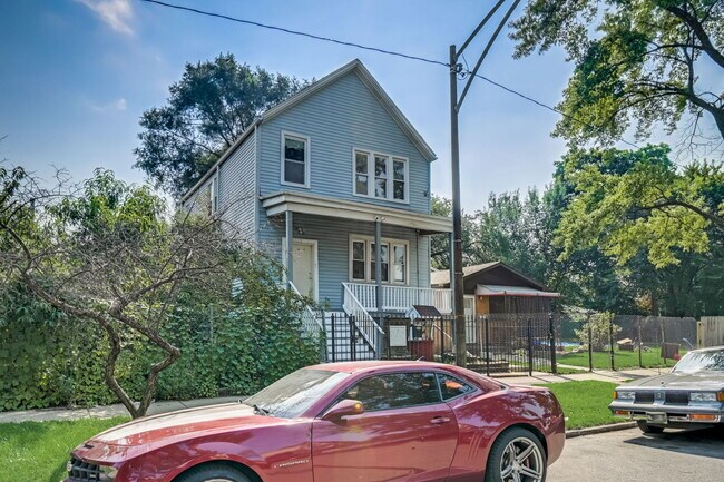Building Photo - 6613 S Justine St