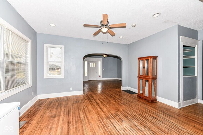 Foto del edificio - 3458 N Kenwood Ave