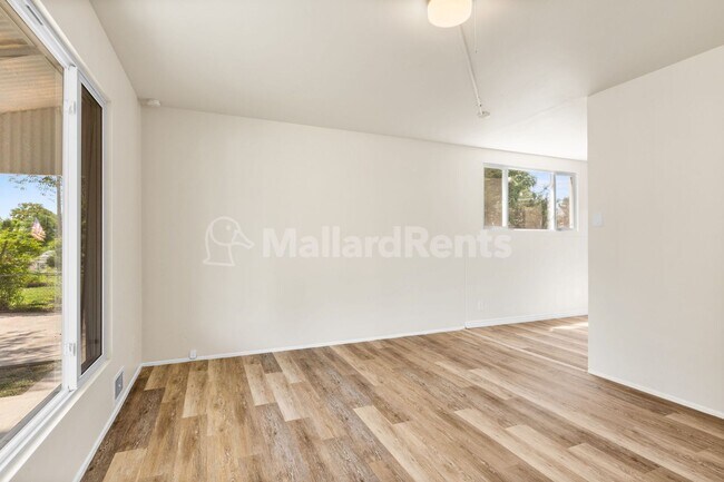 Foto del edificio - Move In Special $1000 off August Rent!