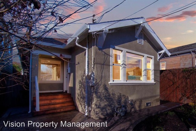 Foto del edificio - 4 br, 2 bath House - 2419 Linden St.