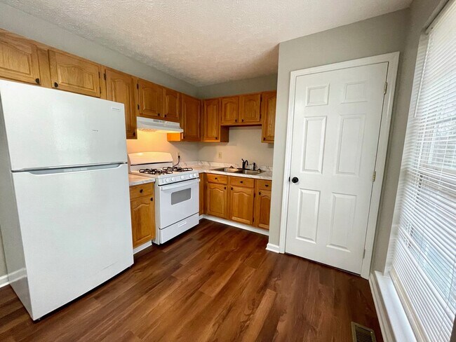 Foto del edificio - Move In Special : 1st Month Rent Only $675.00 !