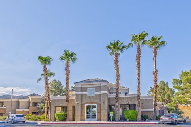 Foto del edificio - 8070 W Russell Rd