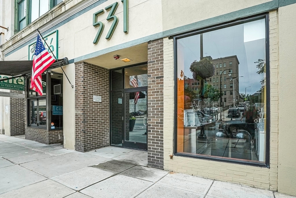 Primary Photo - 531 Main St