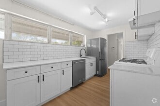 Building Photo - 5720 Parke Ave