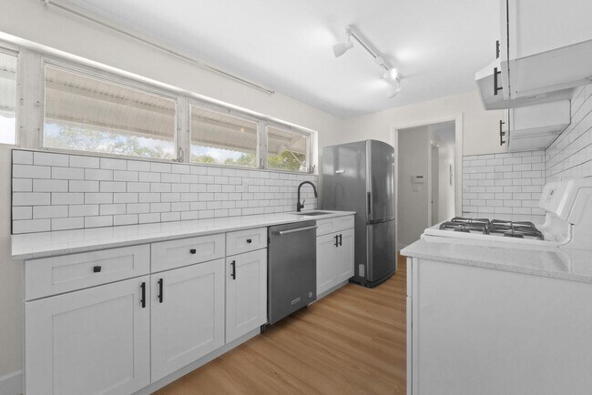 Foto del edificio - 5720 Parke Ave