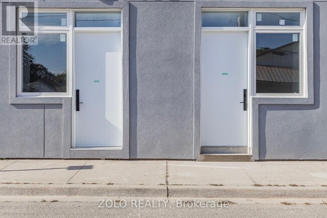 Building Photo - 206 Wellington St