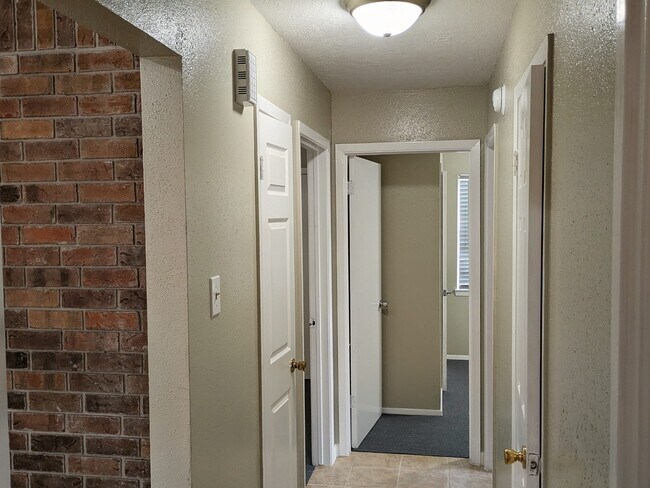 Foto del edificio - 1427 Littleport Ln