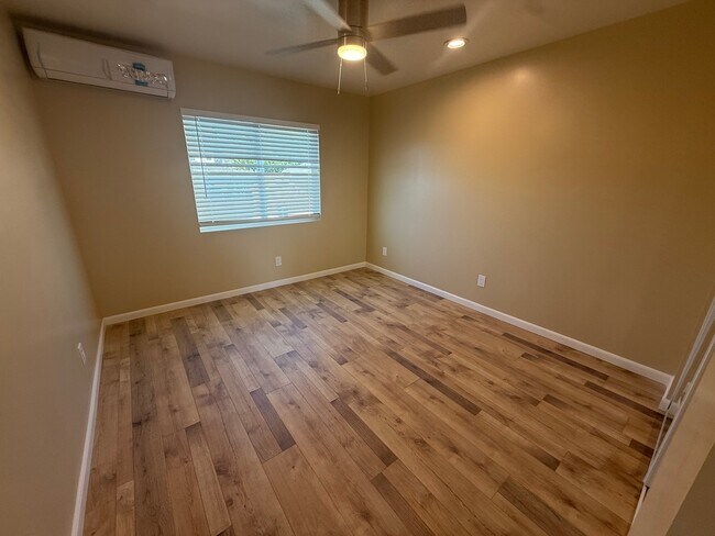 Foto del edificio - 4860 Palm Ave