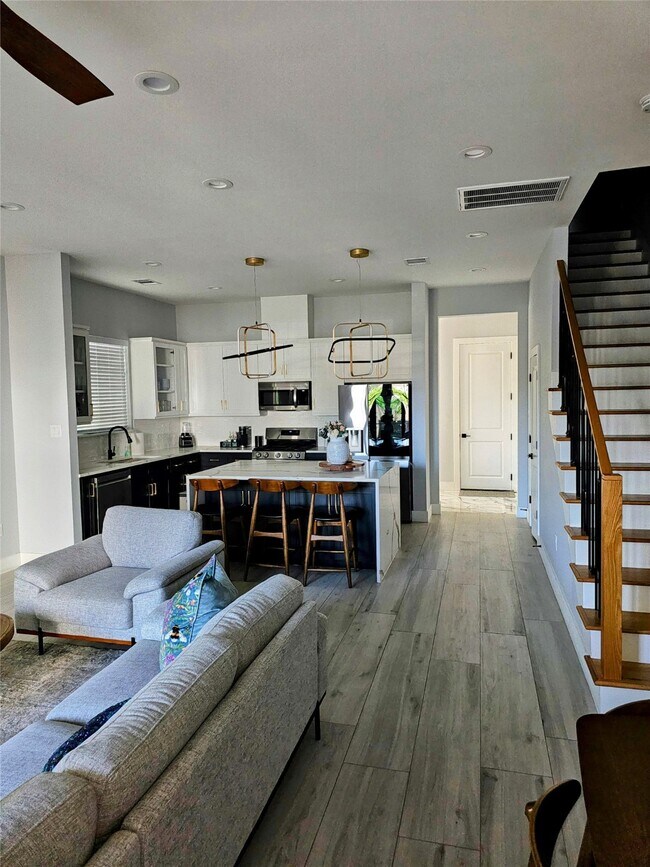 Foto del edificio - 4425 Elmwood St