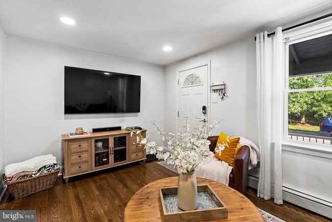 Building Photo - 547 Vanderslice St