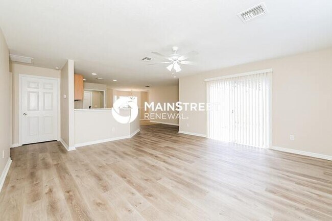 Building Photo - 3 Bedroom Pet-Friendly Home in Kissimmee, FL with Main Street Renewal