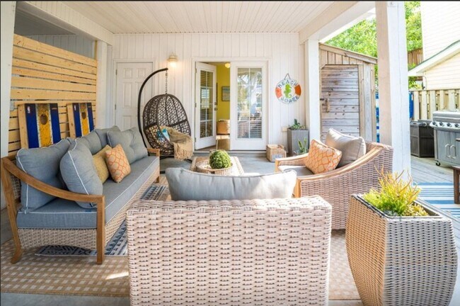 Foto del edificio - SHORT TERM ONLY Spend the Winter at the Be...