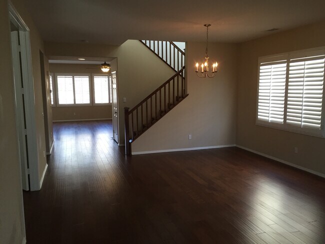 Building Photo - Executive Home!
