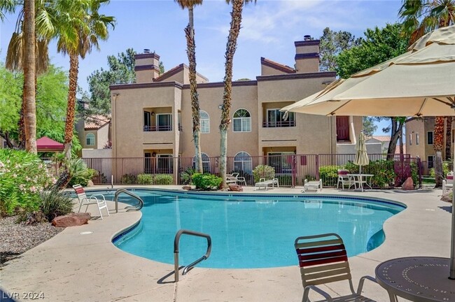 Foto del edificio - 9325 W Desert Inn Road Unit 240