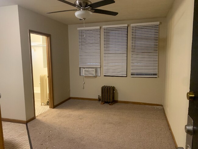 Building Photo - 537 W Deming Pl