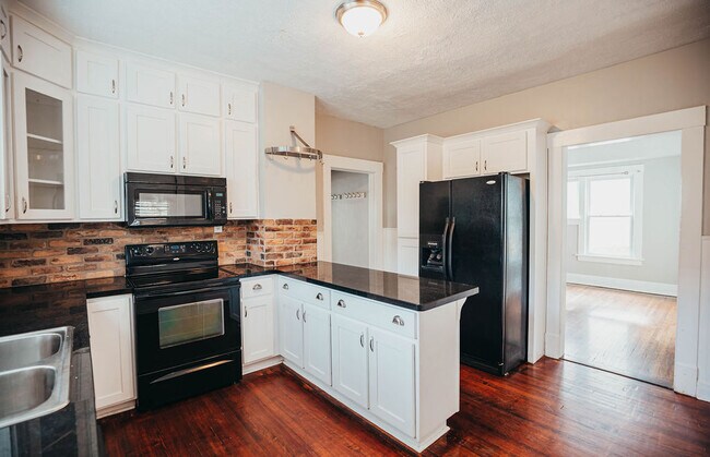 Foto del edificio - 1335 E Cherry St