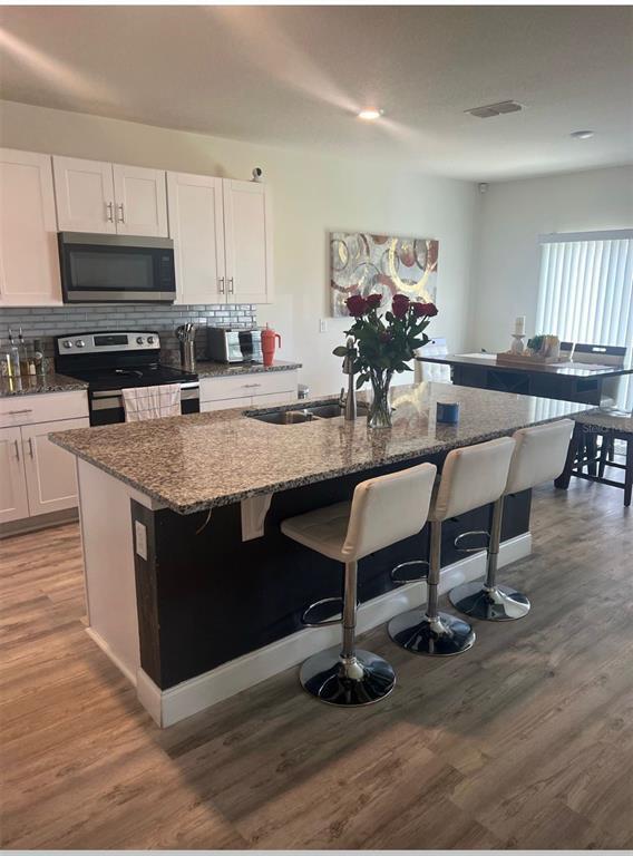 Foto del edificio - 3340 Perennial Ln