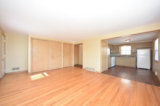 Foto del edificio - 4663 N Green Bay Ave