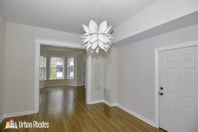 Foto del edificio - 2145 W Chicago Ave