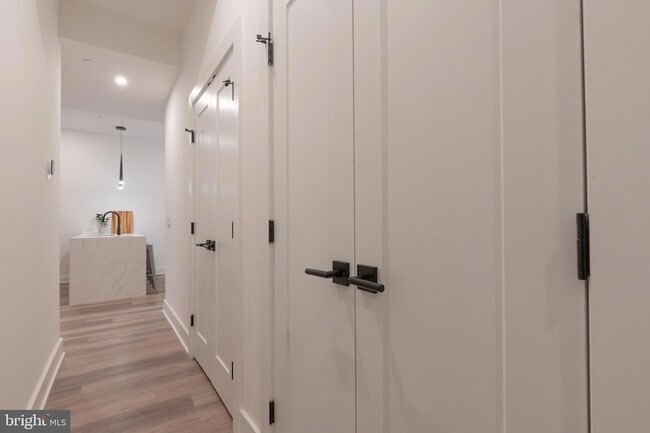 Building Photo - 1421-23-1423 E Columbia Ave