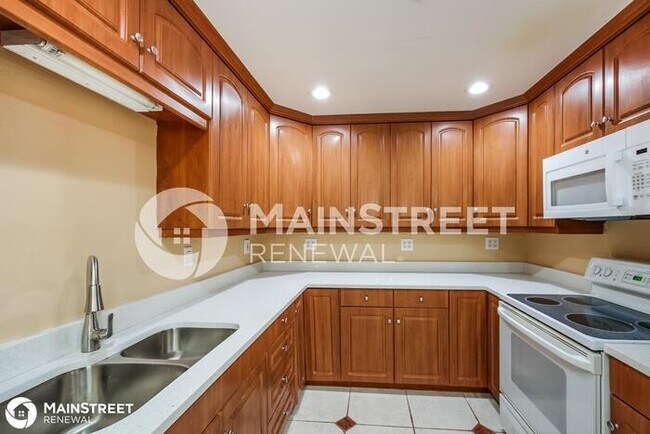 Foto del edificio - 16295 Mintra Ct