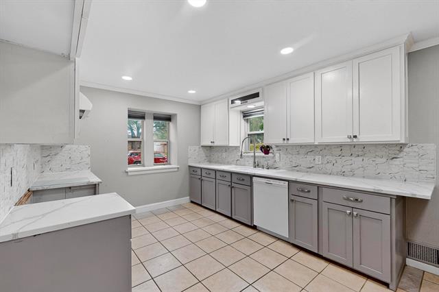 Building Photo - 1301 Warwick St