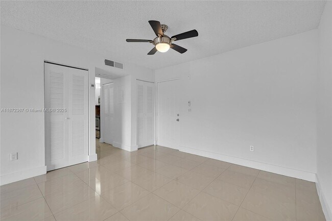 Foto del edificio - 8260 SW 210th St