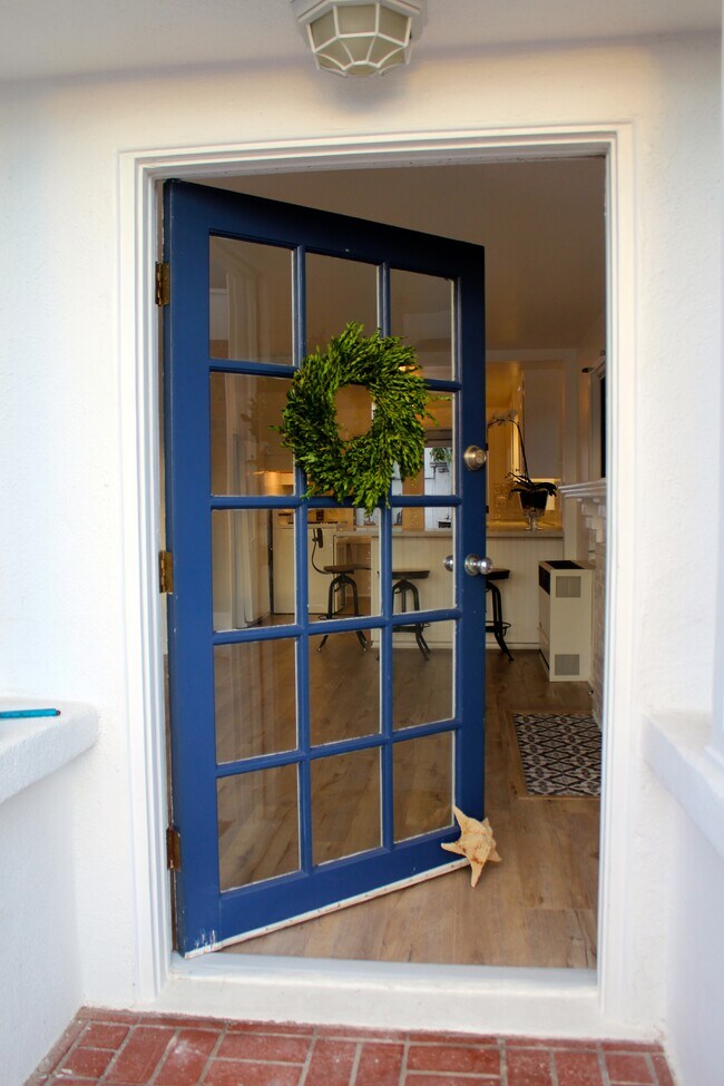 Foto del edificio - 2456 Manhattan Ave