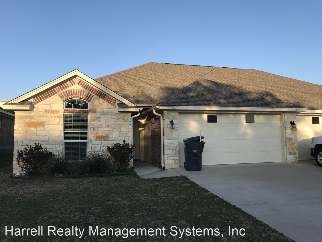 3 br, 2 bath House 205 A Chapel Trail Ci... House Rental in Waco