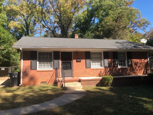 Building Photo - Pet-friendly! Freshly updated!  Cute as a button, one-story home! Move-in Ready Now!!